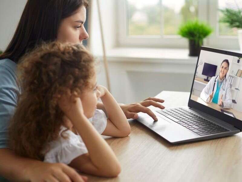 La terapia de interacción padre-hijo de telesalud ayuda al comportamiento del niño